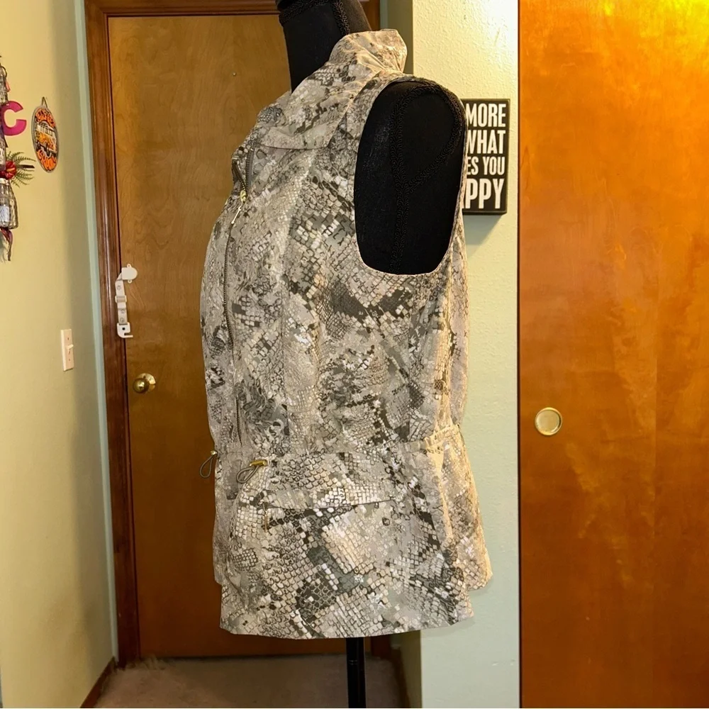 Chico’s Zenergy green gold snakeskin print zip up vest size 1 (M) pockets